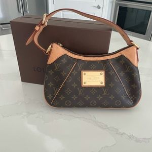 Louis Vuitton! Only been carried once!